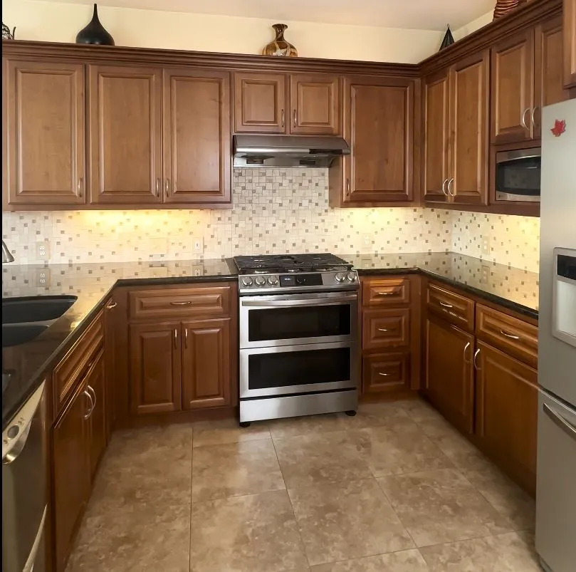 Traditional wood cabinetry in Castro Valley by Caliber Cabinets